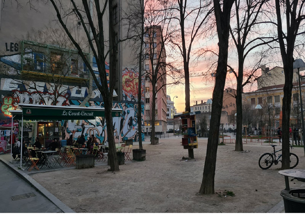 Due to disturbances around Place Mazagran, the State orders the closure of Le Court-Circuit bar.